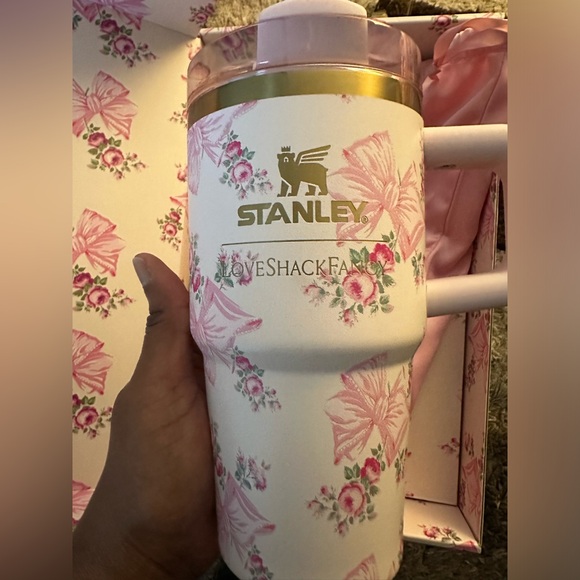 Stanley x Love Shack Fancy Rosa Beaux 20oz - Picture 4 of 8